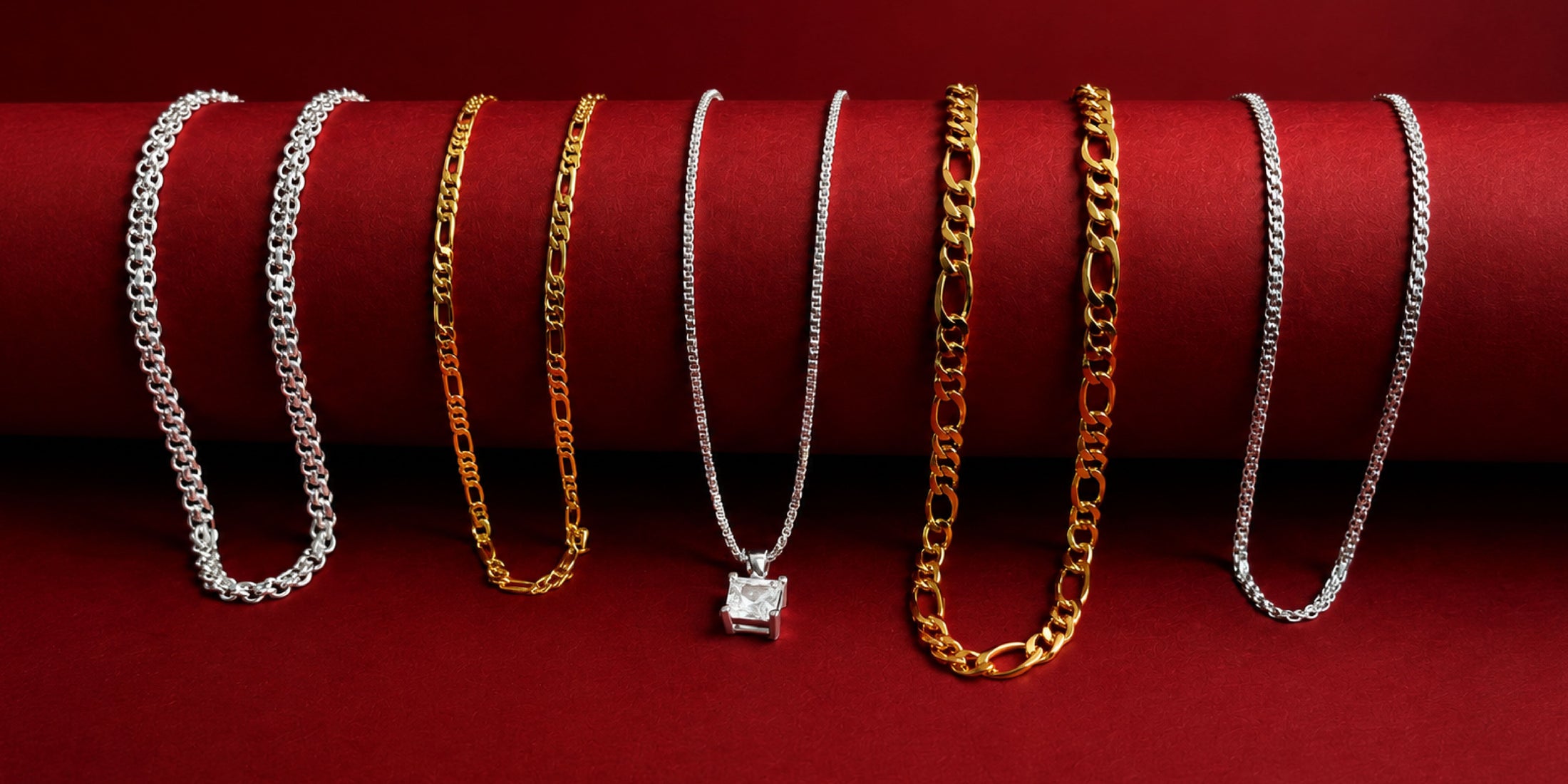 Regalos para el Día del Amor y la Amistad: guía de joyas para acertar con quien más quieres