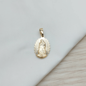 DIJE EN FORMA DE VIRGEN DE GUADALUPE