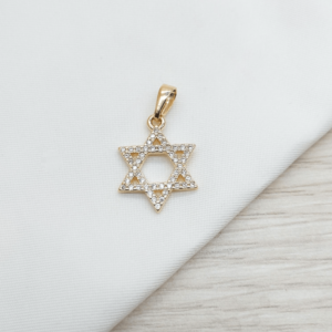 DIJE EN FORMA DE ESTRELLA CON MICROCIRCONES BLANCOS